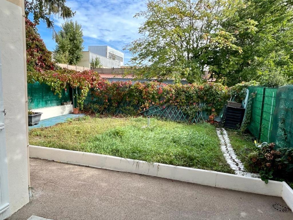 Charmante Maison Avec Jardin Sans Vis-A-Vis Saint-Fons Buitenkant foto