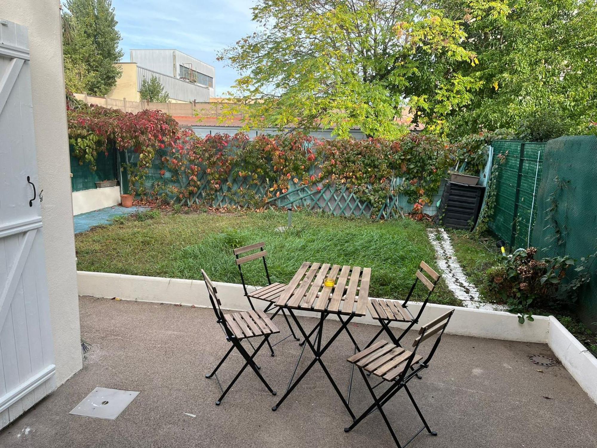 Charmante Maison Avec Jardin Sans Vis-A-Vis Saint-Fons Buitenkant foto