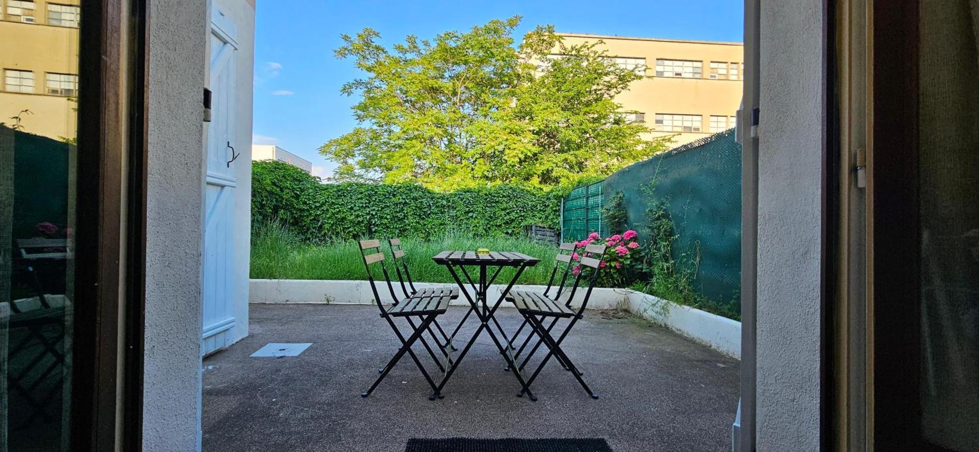 Charmante Maison Avec Jardin Sans Vis-A-Vis Saint-Fons Buitenkant foto