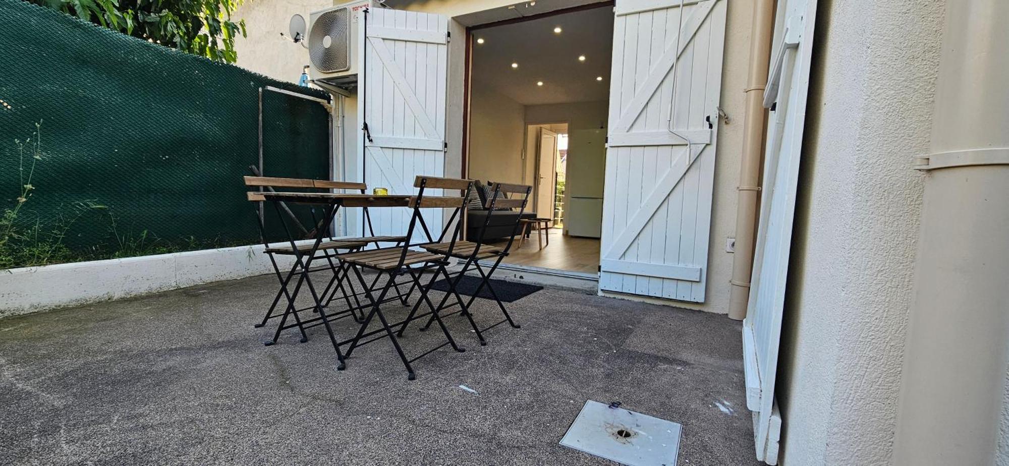 Charmante Maison Avec Jardin Sans Vis-A-Vis Saint-Fons Buitenkant foto