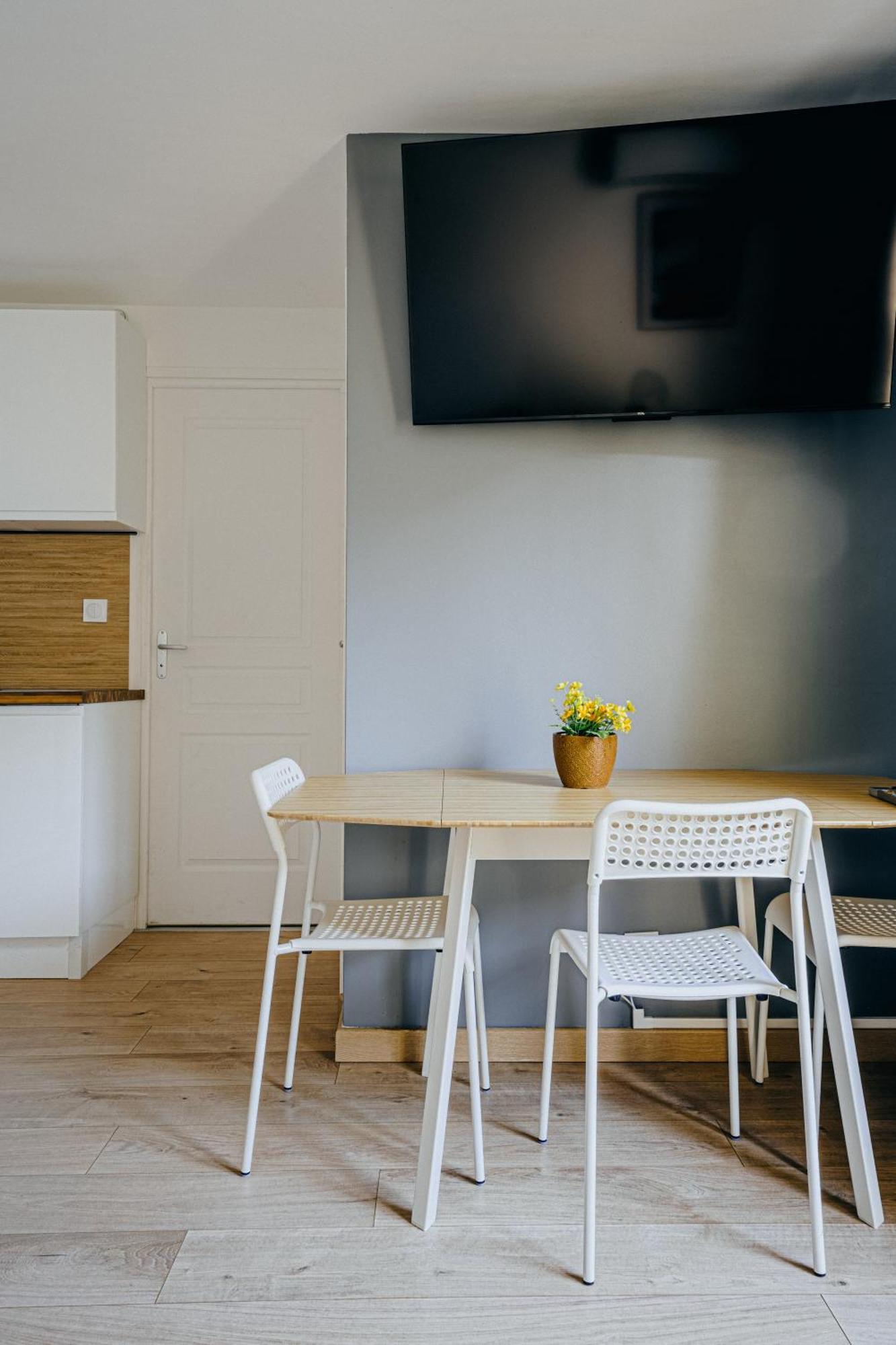 Charmante Maison Avec Jardin Sans Vis-A-Vis Saint-Fons Buitenkant foto
